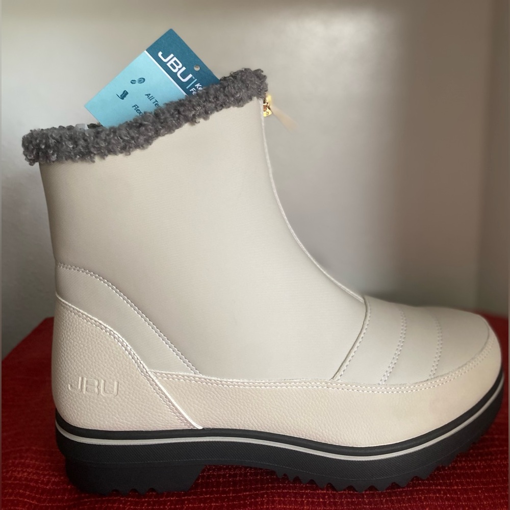 Women's Winter Boots in Cream and Gray - Picture 3 of 16